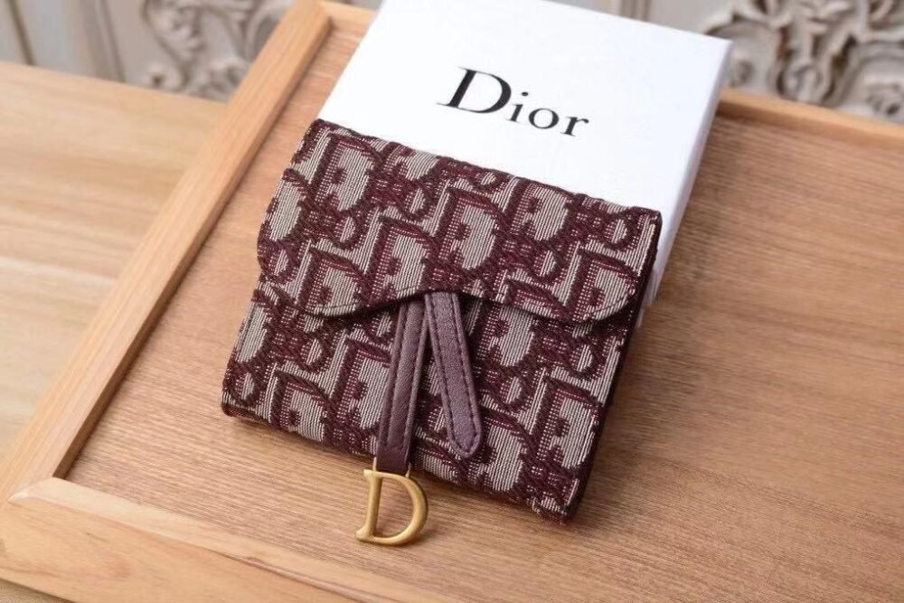 Saddle Flap Cardholder
